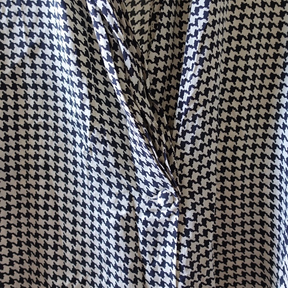 100% Silk Vintage Houndstooth Cowl Neck Blouse - Picture 3 of 3